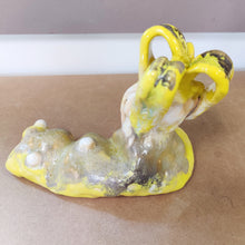 Indlæs billede til gallerivisning Den gule. skulptur