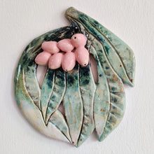 Indlæs billede til gallerivisning Pink berries - strange fruits