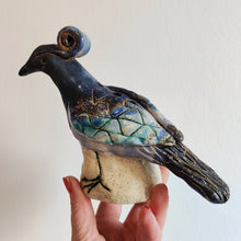 Indlæs billede til gallerivisning The very blue bird - skulptur